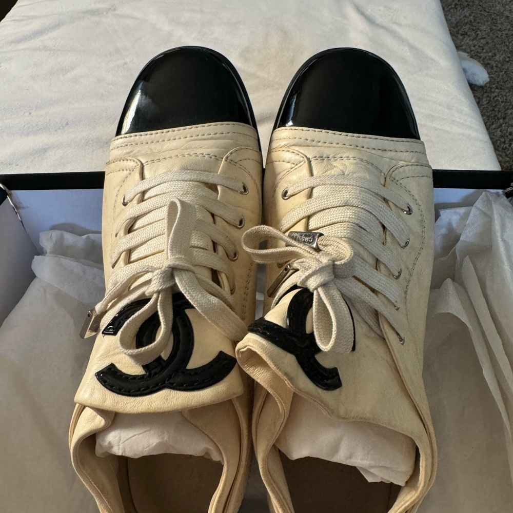 Chanel shoes - Picture 3 of 5